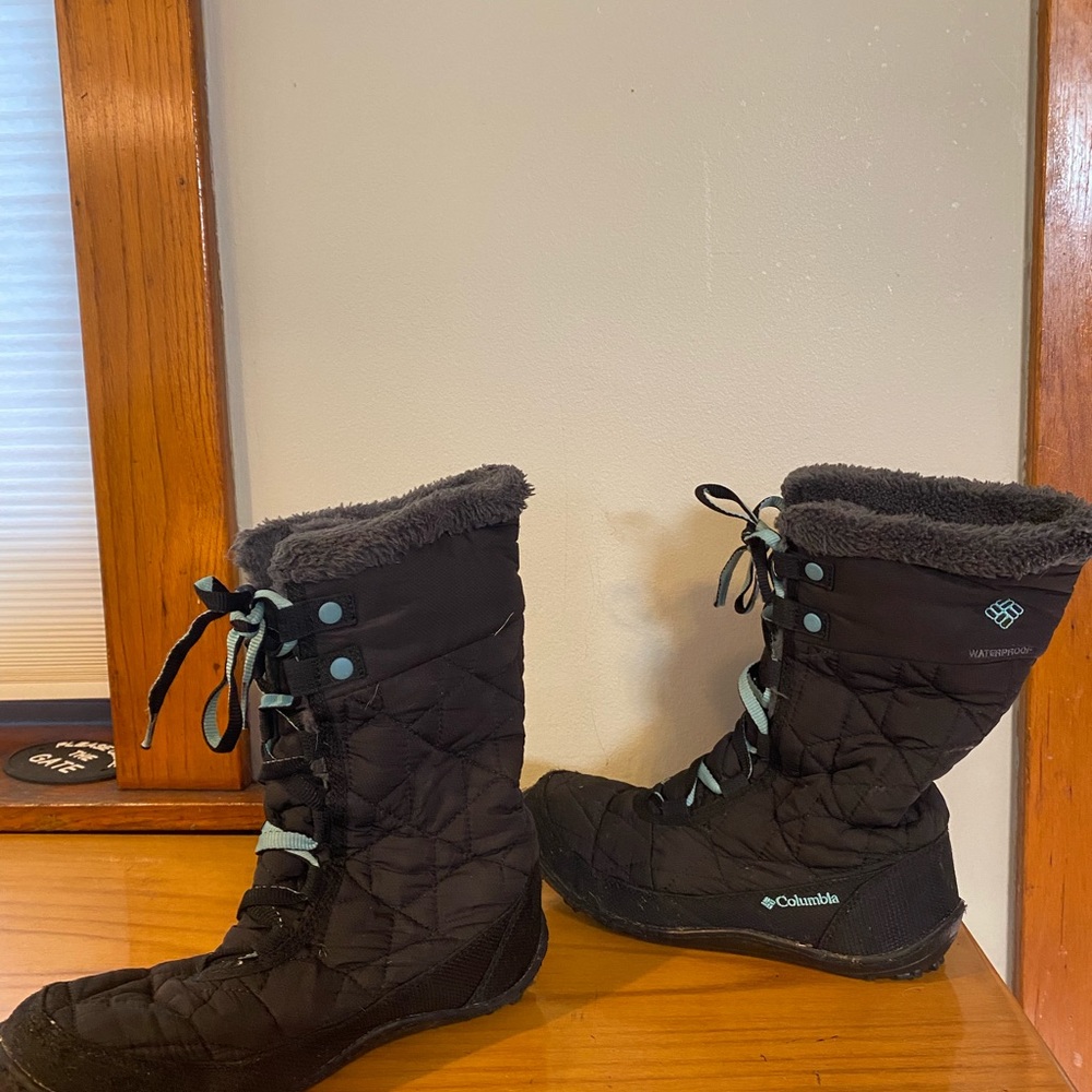 Columbia girls boots